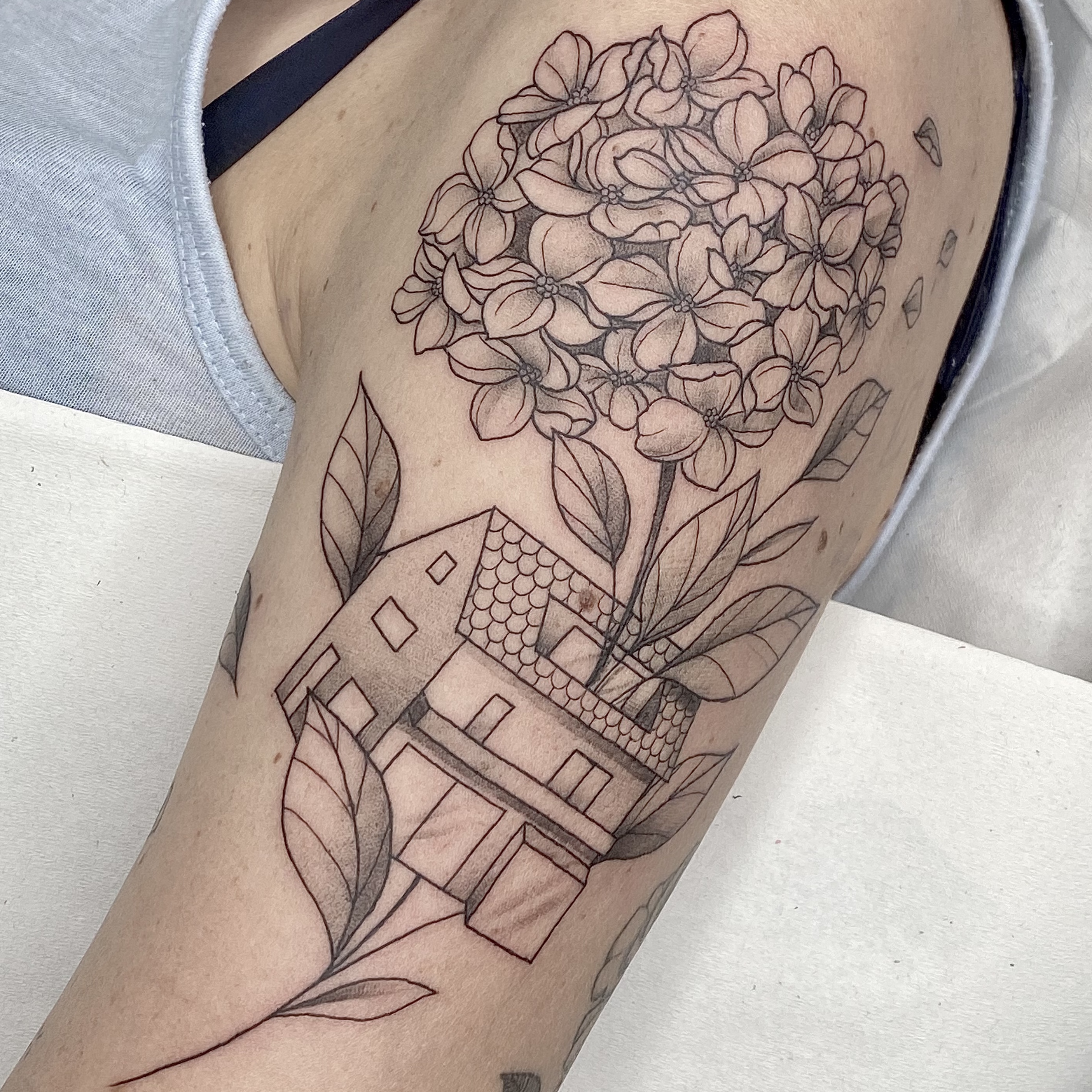 Tattoo tatuajes fineline lineafina lineal romantico delicado femenino hortensia Rivas Vaciamadrid