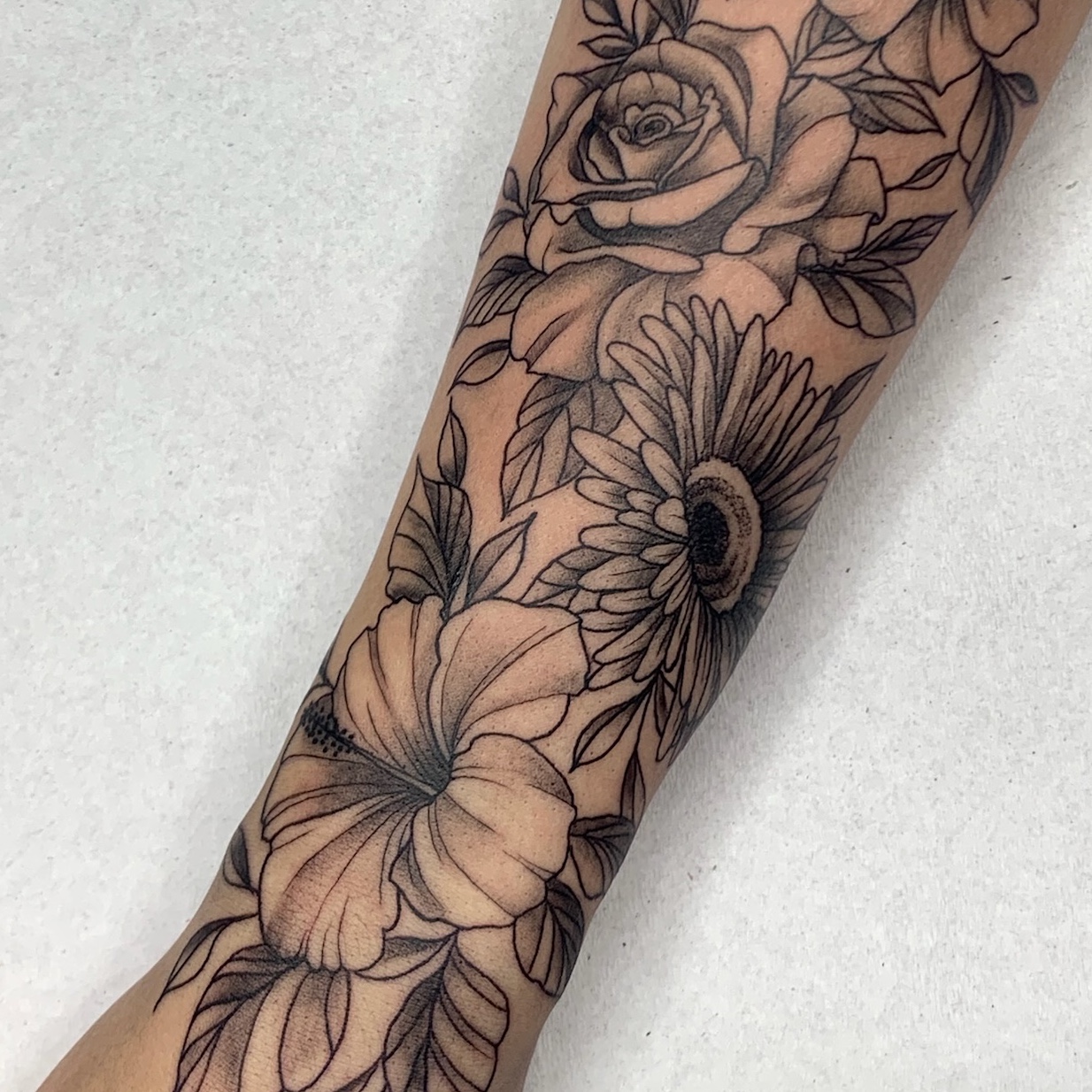 Tattoo tatuaje floral flores hibisco margarita bonito femenino manga brazo chica